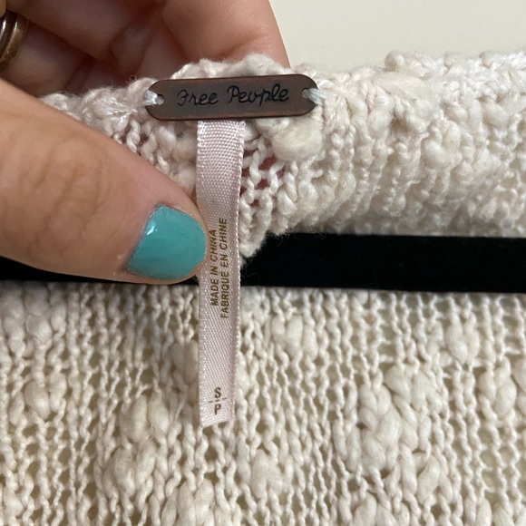 Free people sweater with crochet sides - Picture 3 of 4